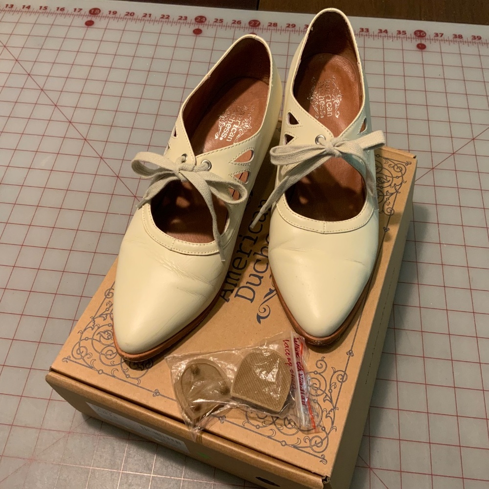 American Duchess “Gibson” in Ivory size 7.5 - Picture 2 of 8